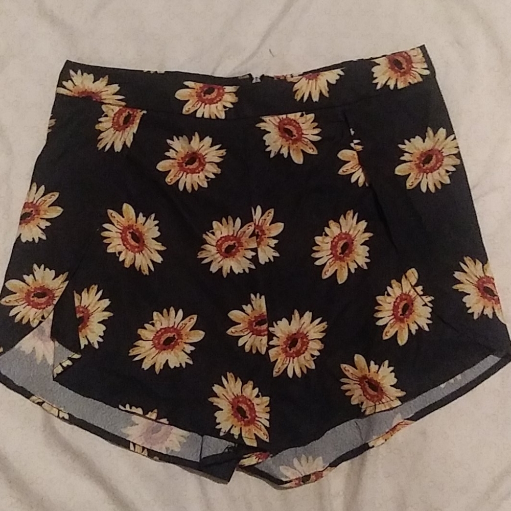Zip up flower shorts